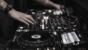 curso-dj-1024×683